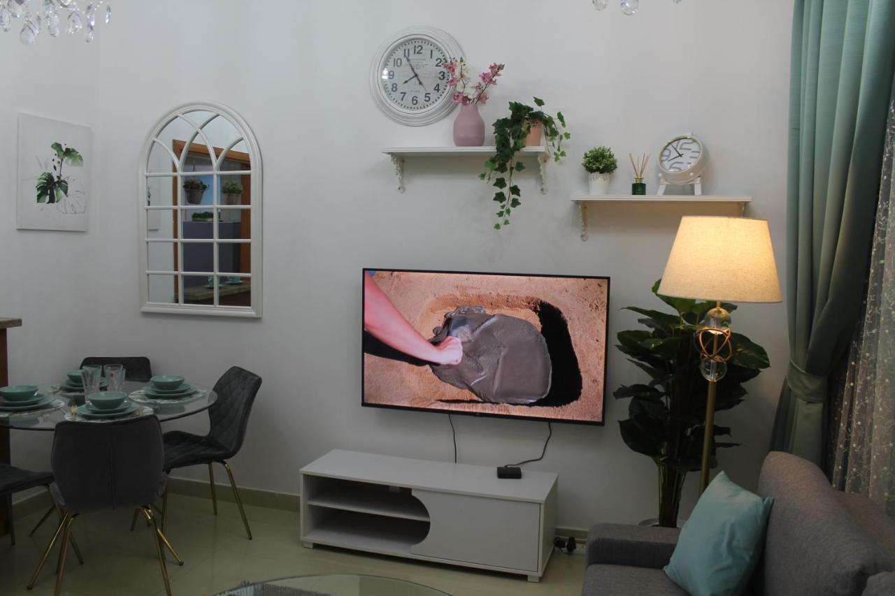 Newly Furnished One Bedroom Apartment Next To Metro & Beach In Marina Residence دبي المظهر الخارجي الصورة