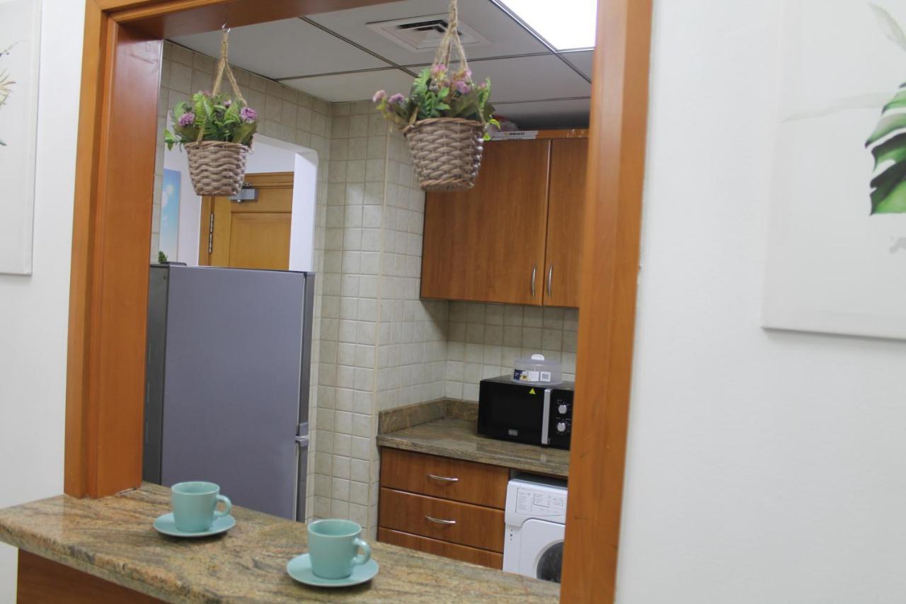 Newly Furnished One Bedroom Apartment Next To Metro & Beach In Marina Residence دبي المظهر الخارجي الصورة